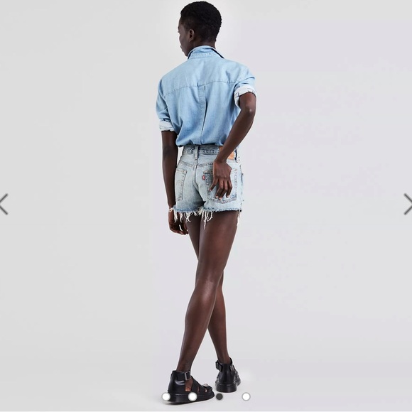 Levi’s 501 jean shorts waveline - medium wash - Picture 10 of 13